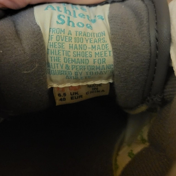 White Reebok Sneakers - Picture 7 of 7